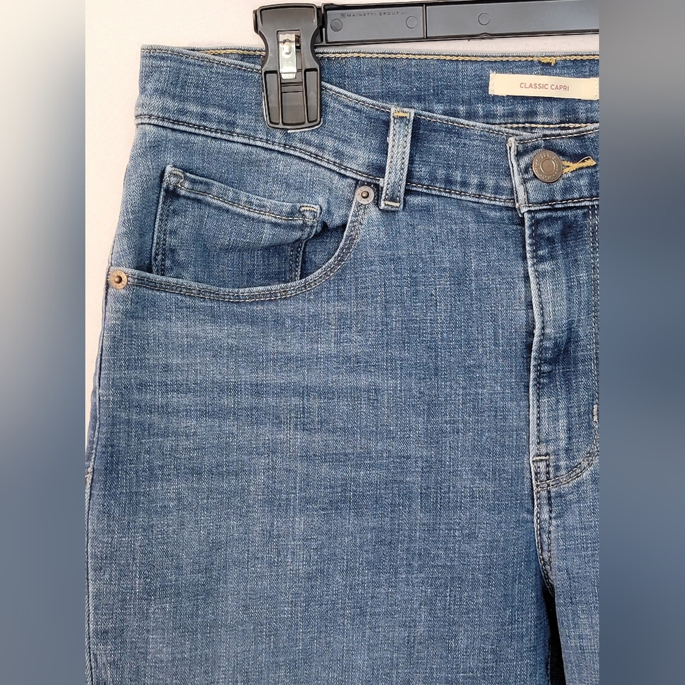 Levi Strauss & CO Classic Capri Jeans Size 10 - Picture 3 of 11